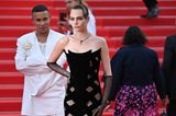 Cara Delevingne ist mit ihrem guten Freund und Designer Olivier Rousteing nach Cannes angereist und trägt natürlich ein Design aus seiner Balmain-Kollektion. 