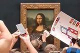 Mona Lisa wird mit Torte beworfen