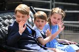 "Trooping the Colour"-Parade: Charlotte, George und Louis