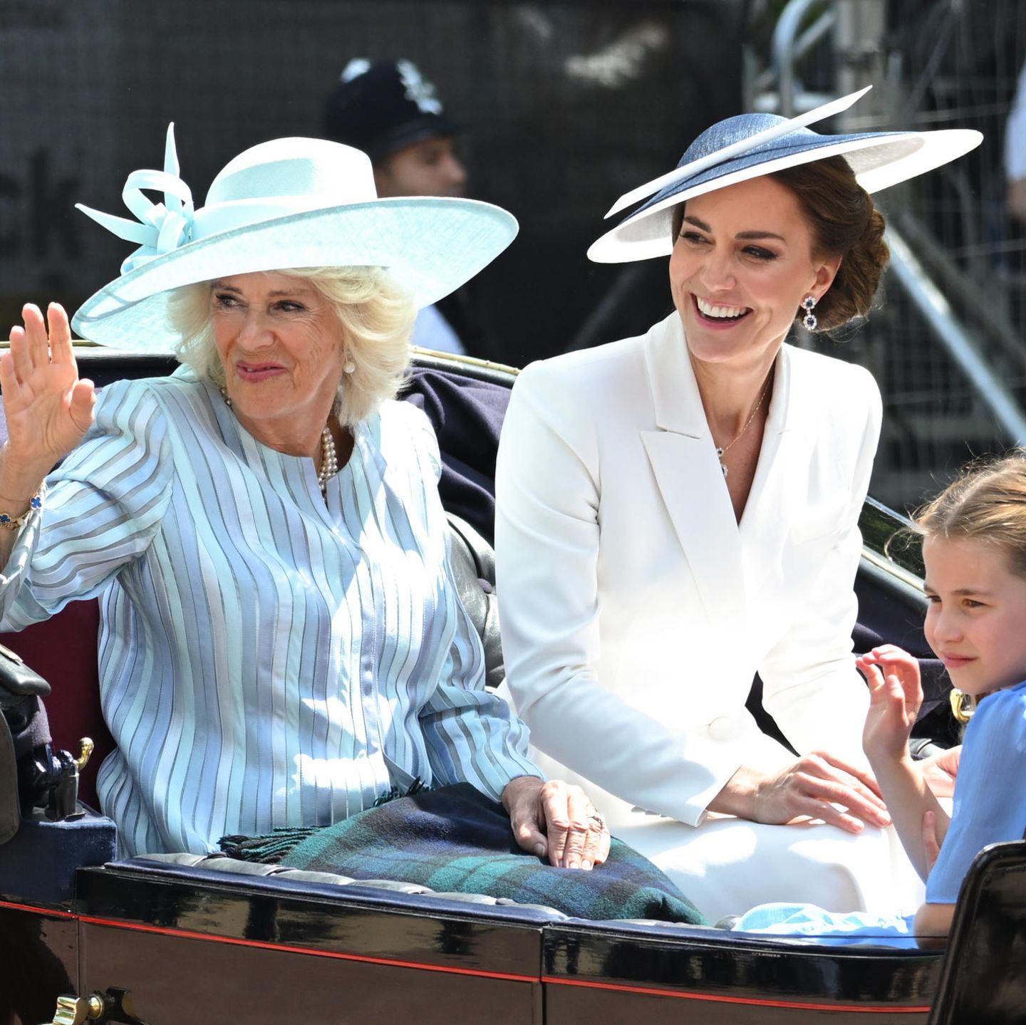 "Trooping the Colour"-Parade: Herzogin Kate und Herzogin Camilla in der Kutsche
