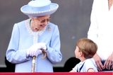 "Trooping the Colour"-Parade: Prinz Louis und Queen lächeln sich an