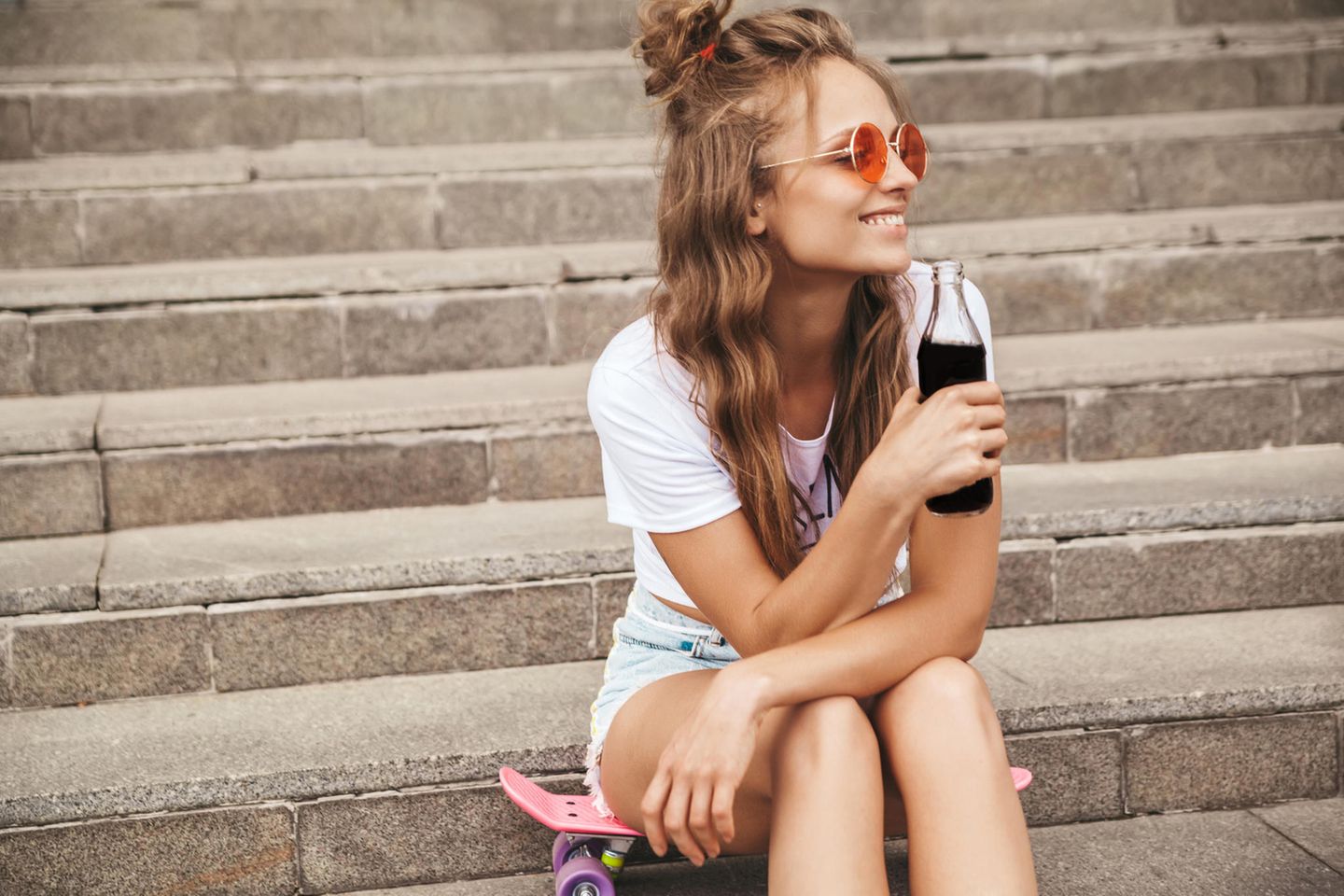 Woman Drinks Coke: These 5 Things Happen When You Drink Coke Every Day