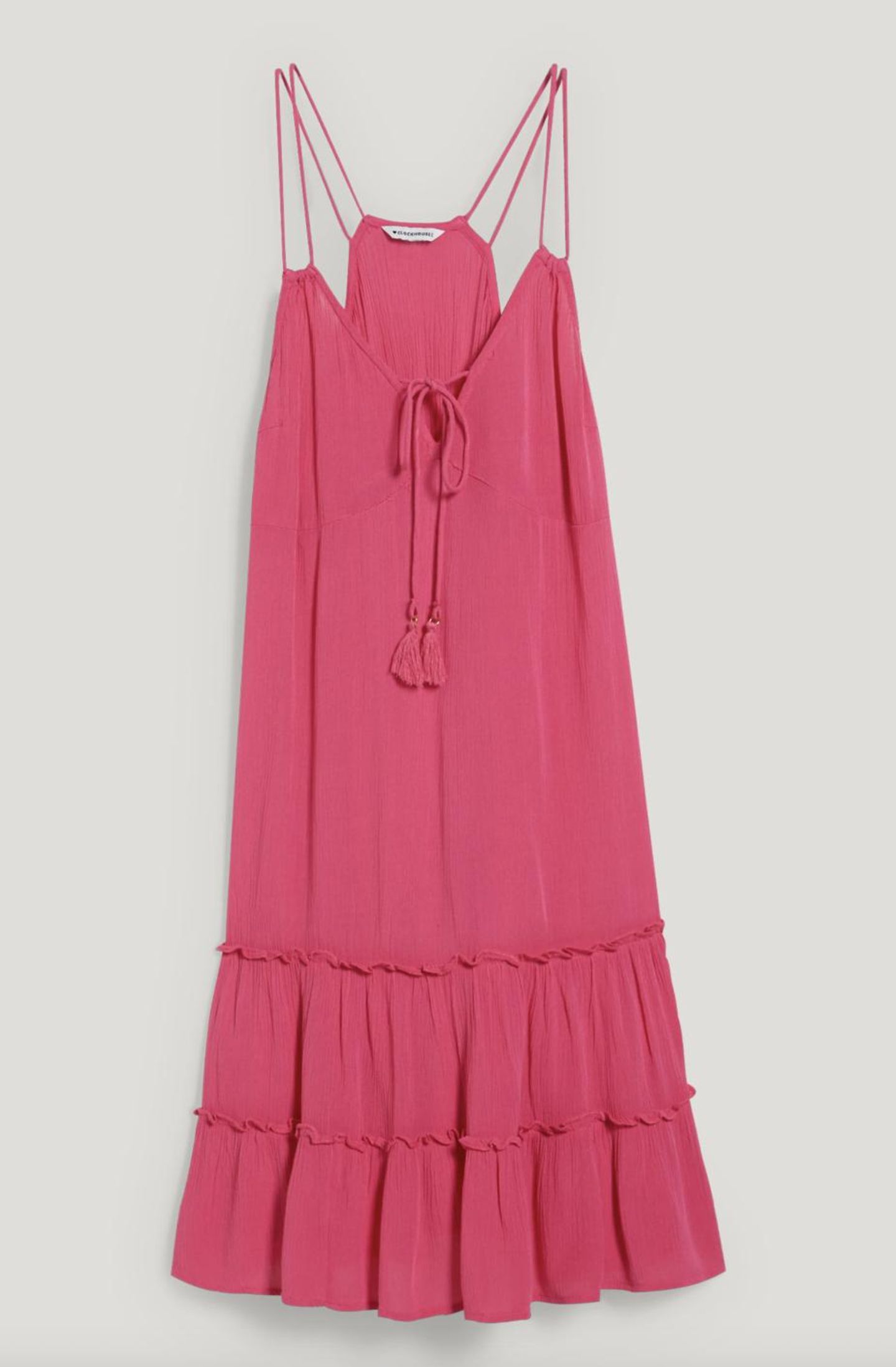 Mit Quasten, doppelten Spaghetti-Trägern und Rüschen-Borde ist dieses Kleid ein hübscher Blickfang für jeden Sommerurlaub. Von C&A, kostet ca. 20 Euro. 