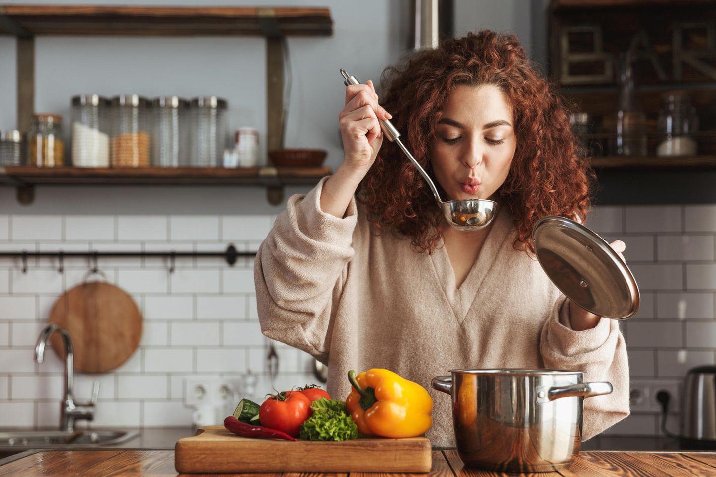 Tipps von der Expertin: Wie du in der Küche ganz einfach Energie – und Geld – sparst