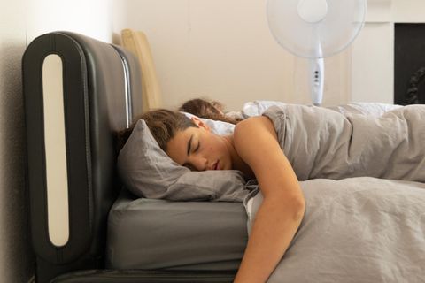 4 Tipps, wie du bei Hitze nachts besser schlafen kannst