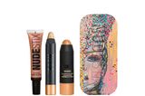 Sommer, Sonne, Glam! Es ist die perfekte Jahreszeit für ein bisschen Schimmer hier und Glitzer dort dort. Die passenden Begleiter für unseren Partylook hat Nudestixx mit seinen Minis in einer Box vereint: Lipgloss, Highlighter und Eyeshadow Stick. Im Handumdrehen zaubern wir damit unseren Partylook. Sommer ist schließlich nur einmal im Jahr. perfekt auch fürs Festival.   NUDESTIX Mini Nude Gold Glam Kit für 30 €
