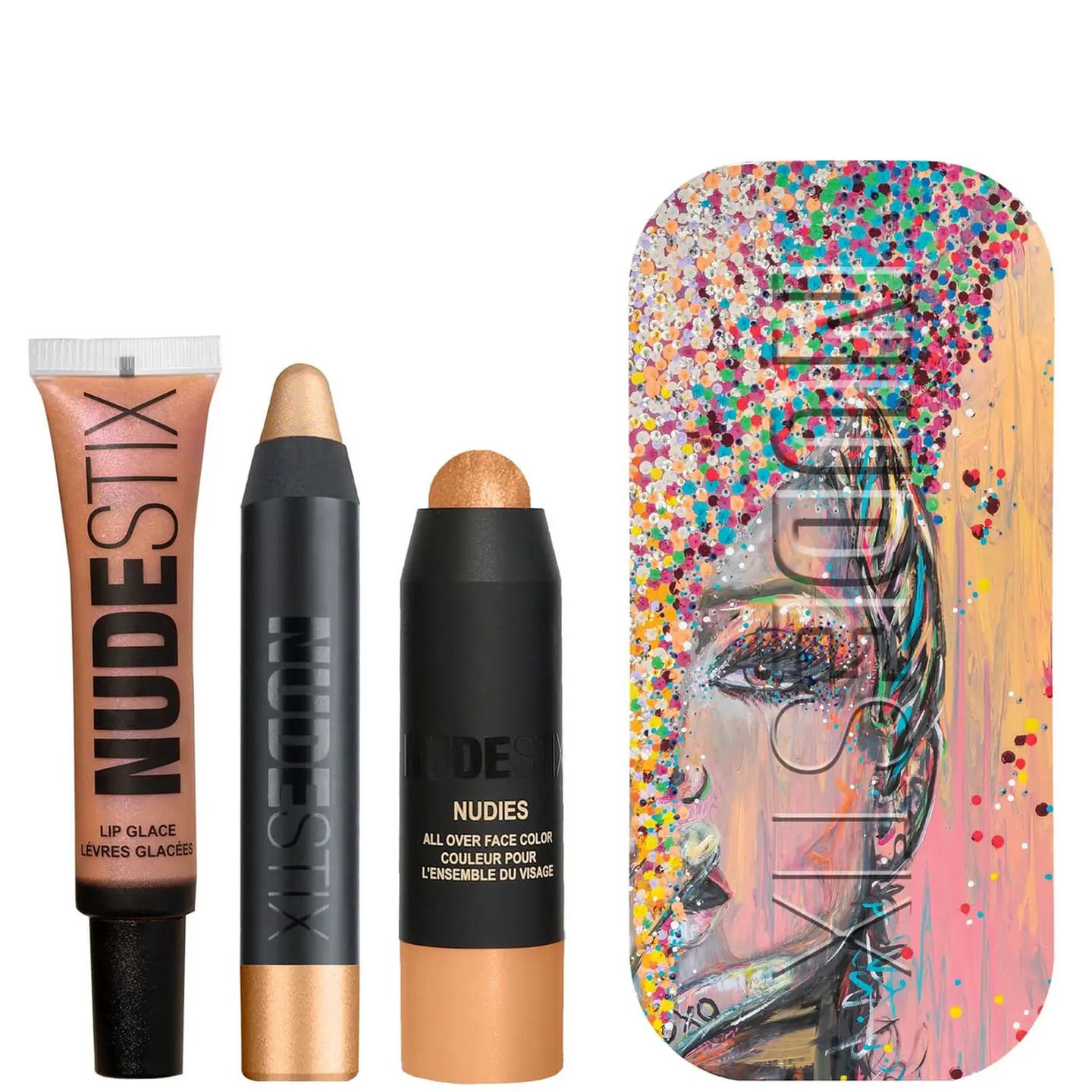Sommer, Sonne, Glam! Es ist die perfekte Jahreszeit für ein bisschen Schimmer hier und Glitzer dort dort. Die passenden Begleiter für unseren Partylook hat Nudestixx mit seinen Minis in einer Box vereint: Lipgloss, Highlighter und Eyeshadow Stick. Im Handumdrehen zaubern wir damit unseren Partylook. Sommer ist schließlich nur einmal im Jahr. perfekt auch fürs Festival.   NUDESTIX Mini Nude Gold Glam Kit für 30 €