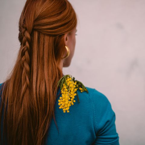 Ohne Haargummi & Co. : Diese Frisuren kommen ohne Hilfsmittel aus