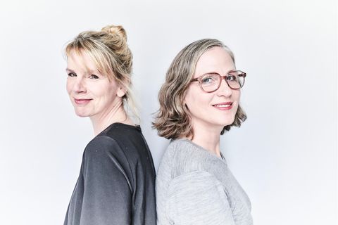 MENO AN MICH– Der Podcast für Frauen im mittleren Alter mit den Hosts Julia Schmidtz-Jortzig und Diana Helfrich.