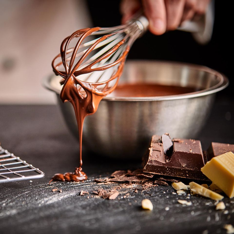 Schokolade: Schokolade wird angerührt