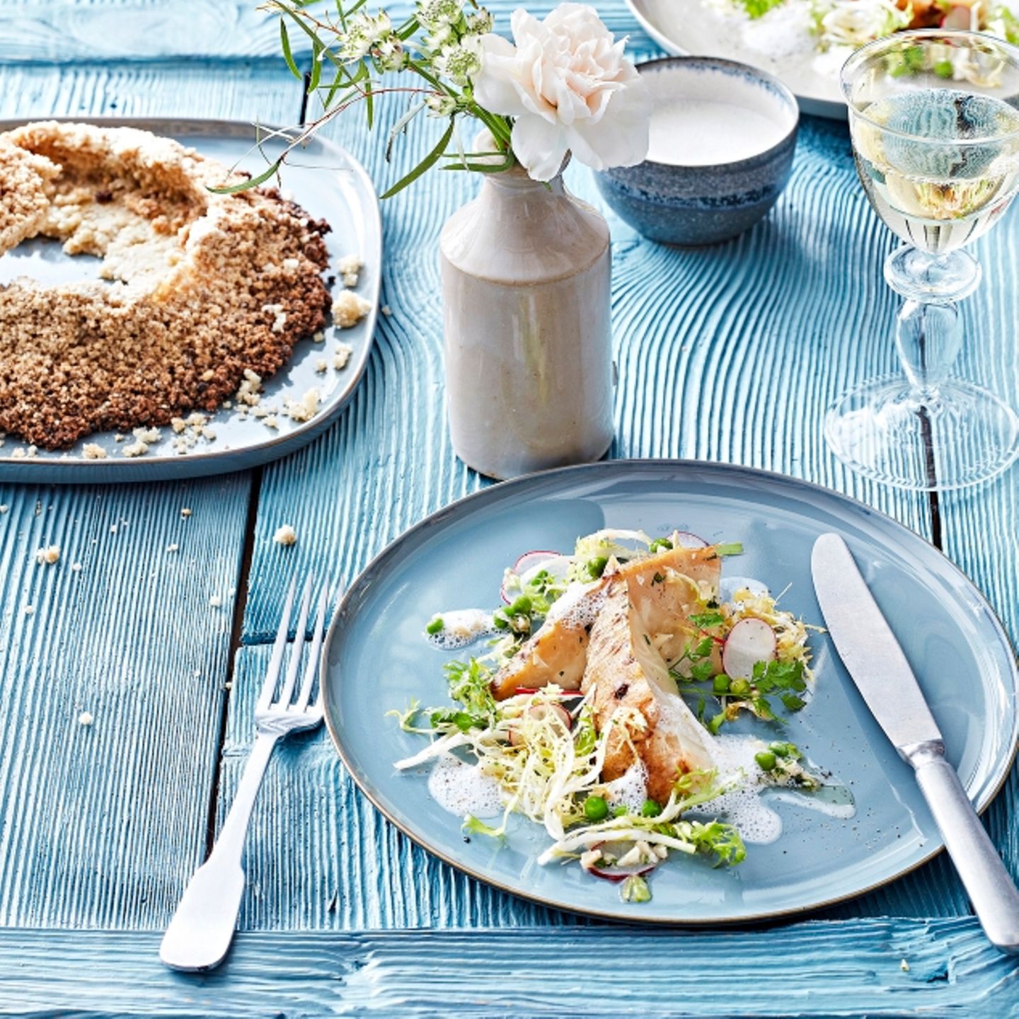 Sellerie im Salzteig mit Salat