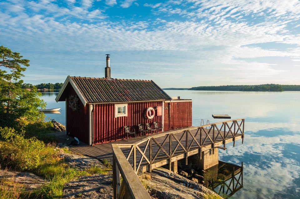 Reiselust: Eine kleine traditionelle Hütte in Schweden