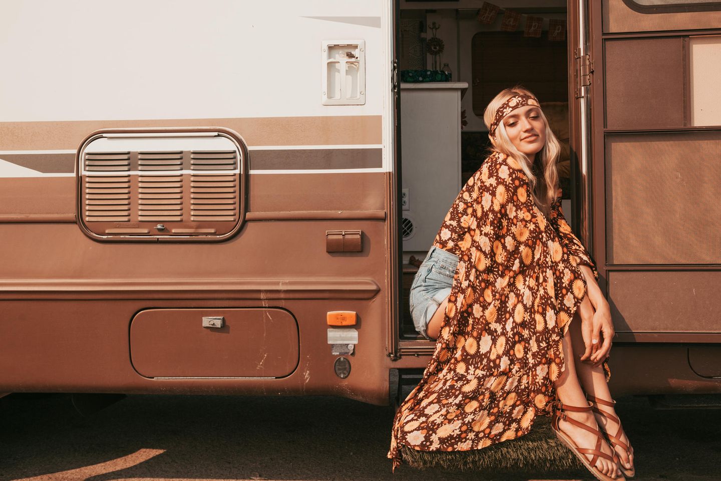 Hippie Look: Frau mit Hippie Kleid