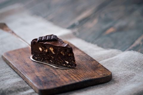 Blitzrezept: Schokoladenkuchen mit Haselnussstückchen