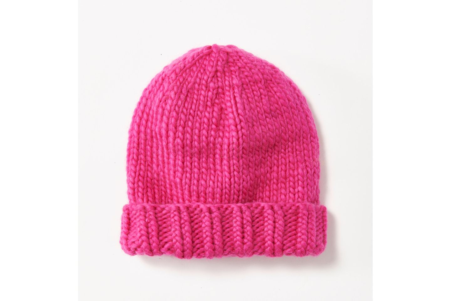 Mütze mit Bund stricken: eine Mütze aus pinker Wolle