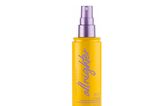 Wenn mein Make-up im Sommer den ganzen Tag halten soll, kann ich nicht auf ein Setting Spray verzichten. Mein heiliger Gral: Das All Nighter Vitamin C Setting Spray von Urban Decay. Es erfrischt, spendet Feuchtigkeit und lässt die Haut sofort strahlen. Und ihr tut damit auch noch etwas Gutes: Vom 1.-7. August wird im Rahmen der Green Beauty Week pro verkauftes Produkt ein Euro pro Produkt an den NABU gespendet. Das gilt allerdings nicht nur für dieses Produkt, sondern auch noch viele weitere Produkte aus dem Green-Beauty-Portfolio – unter anderem von Kiehl's, Biotherm, ItCosmetics und Co. Das All Nighter Settung Spray gibt es für rund 30 Euro bei Douglas.  Friederike, stellv. Head of Beauty & Fashion