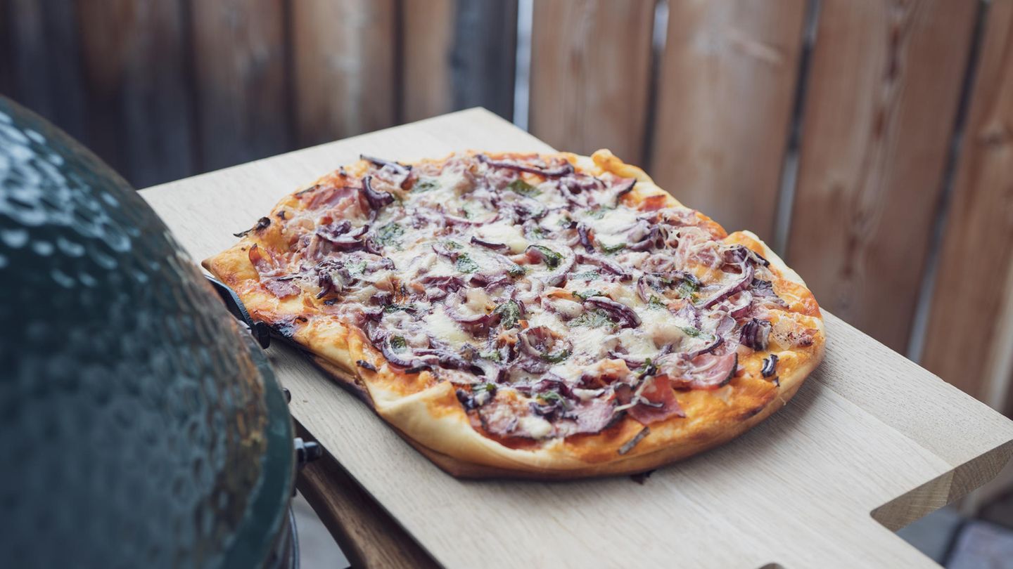 Grill-Rezept-Pizza-vom-Grill-So-einfach-und-zum-Anbei-en-lecker