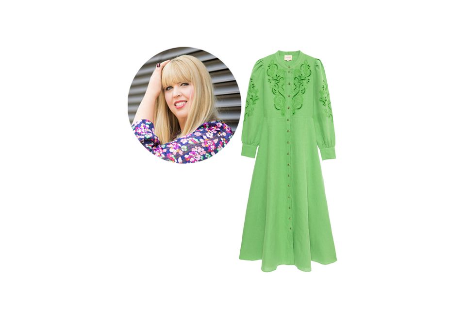 Grün ist eine der Trendfarben der Saison. Deshalb darf ein Kleid in dieser Farbe bei Nane, Head of Fashion, nicht fehlen. 