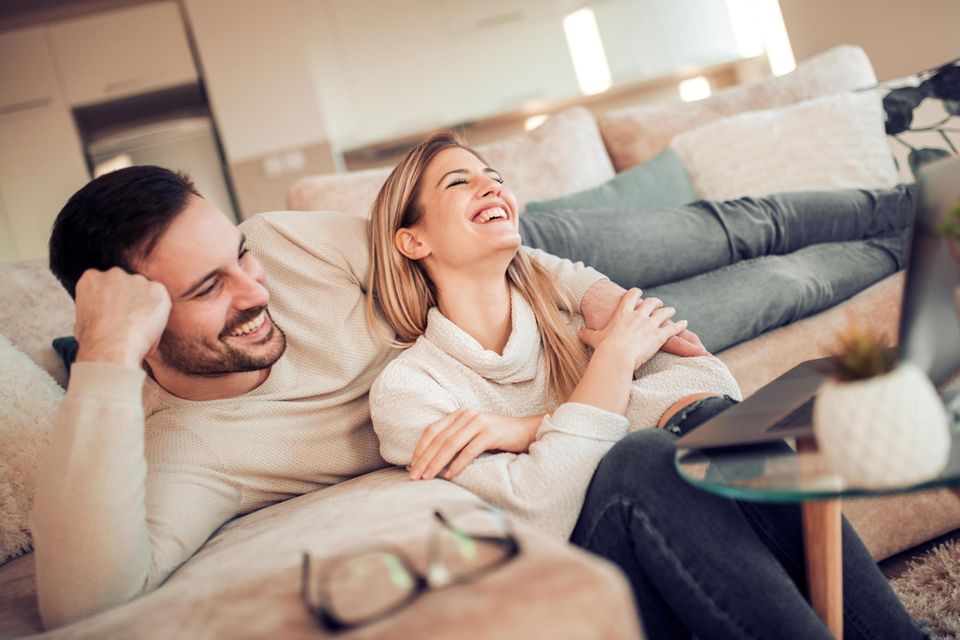 Kuscheln, chillen, Serien schauen: Ein netter, aber nicht besonders aktiver, Zeitvertreib Kuscheln, chillen, Serien schauen: Ein netter, aber nicht besonders aktiver, Zeitvertreib