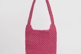 Die pinkfarbene Häkeltasche habe ich schon so lange an einer Freundin bewundert, jetzt wandert sie auch in meinen Warenkorb. Ich liebe die Farbe und dass sie gehäkelt ist. Das sieht so herrlich sommerlich aus! Von Onygo, reduziert auf ca. 15 Euro.  Anna-Lisa, Mode- und Beautyredakteurin