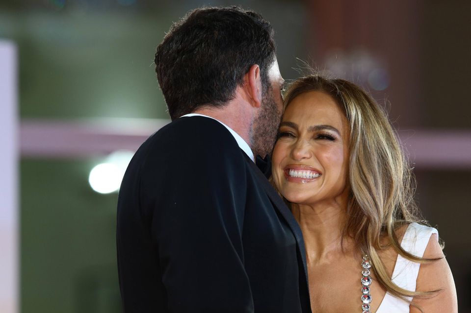 Jennifer Lopez: Sie gewährt "ersten Blick" auf ihre drei Hochzeitskleider: JLo und Ben Affleck