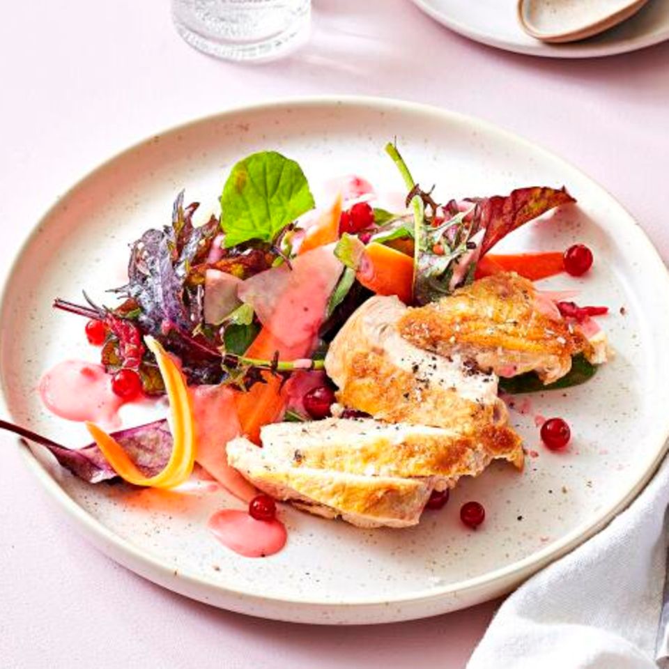 Kohlrabi-Möhren-Salat mit Hähnchen