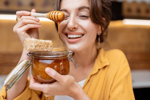 Diese 4 Dinge passieren, wenn du täglich Honig isst