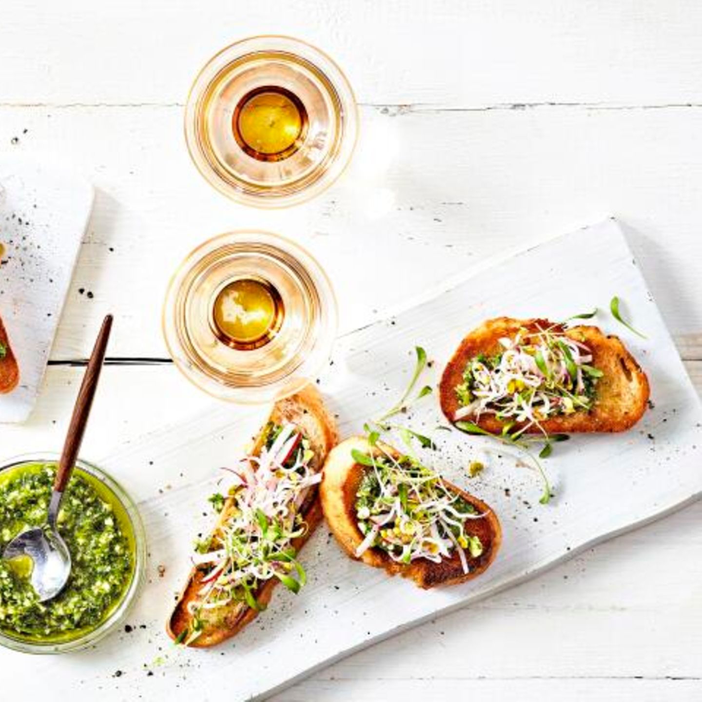 Radieschenblatt-Pesto-Crostini