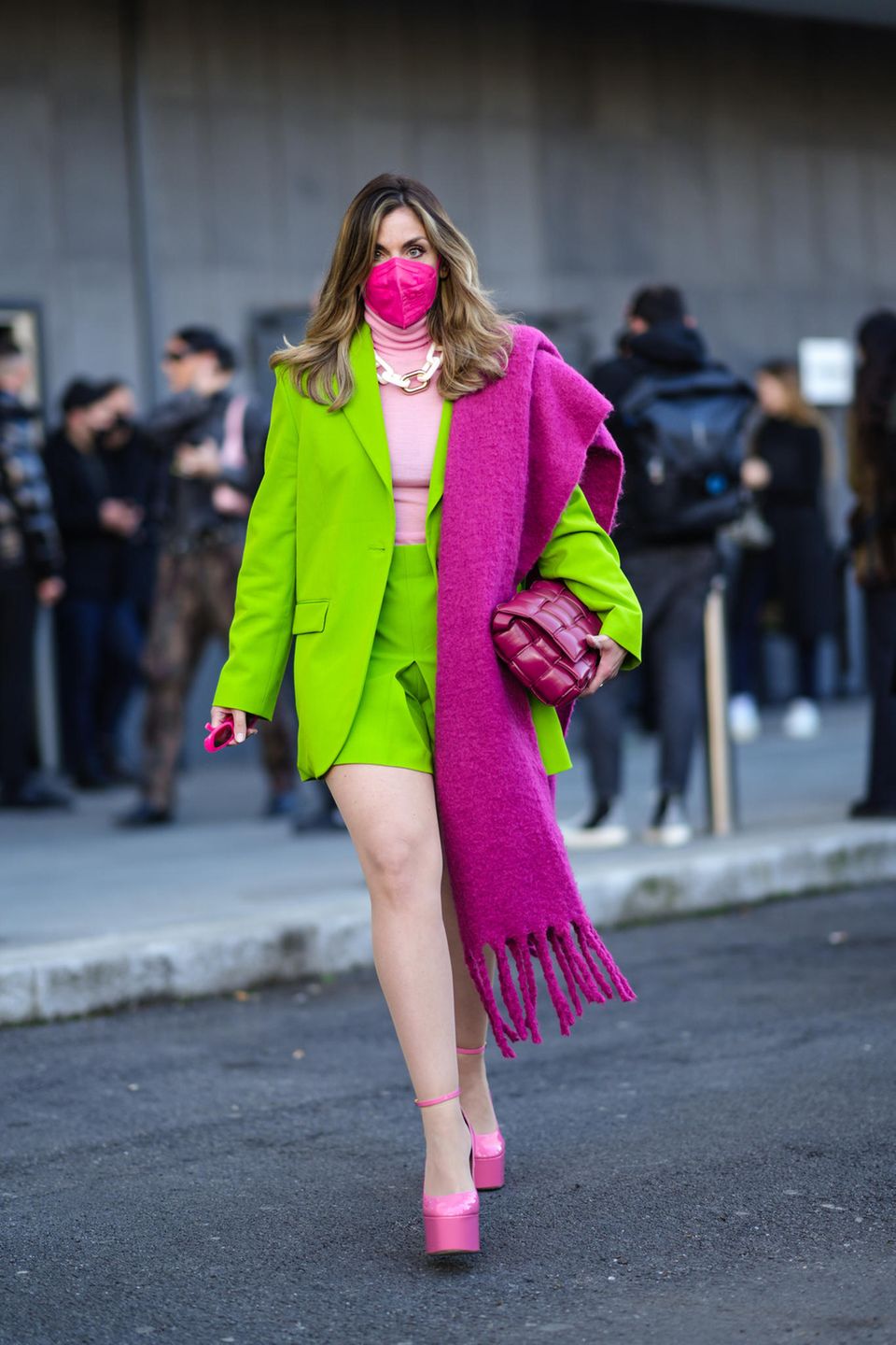 Modetrend 2022: So vielfältig kannst du Hosenanzüge kombinieren
