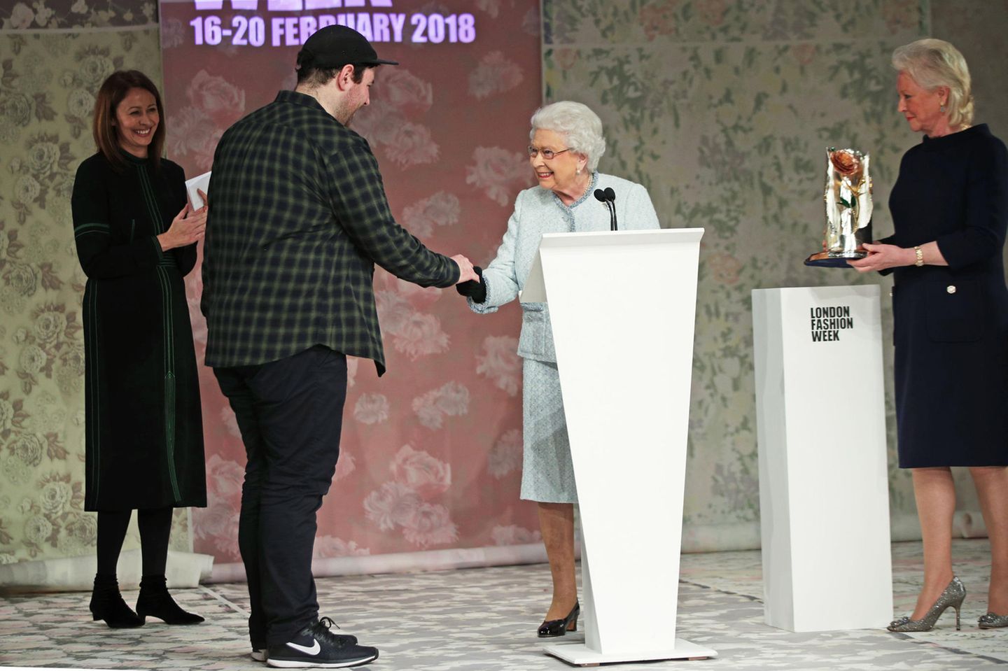 2018 nahm Queen Elizabeth (†96) selbst an der London Fashion Week teil 