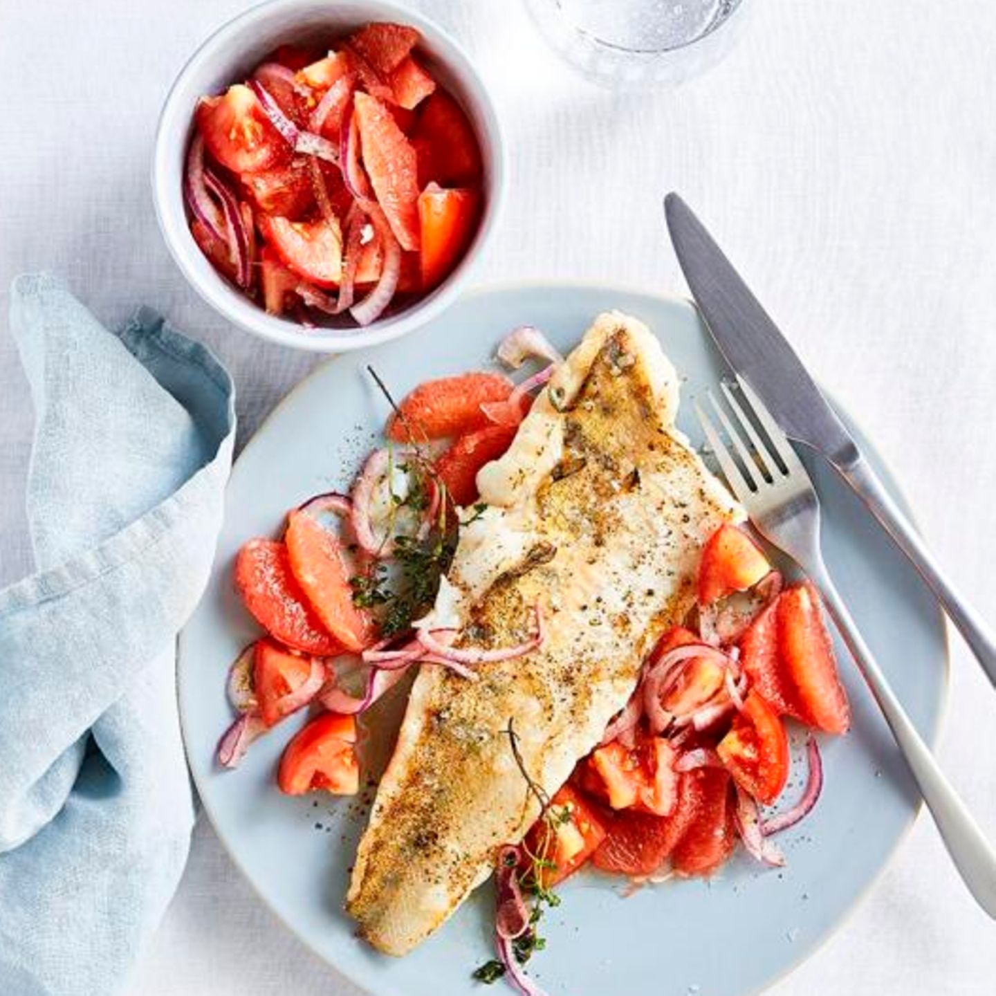Zanderfilet mit Tomaten-Grapefruit-Salat