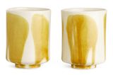 An schönen Tassen können wir einfach nicht vorbeilaufen und erst recht nicht, wenn sie so aussehen wie diese hier von Arket. Die Steingut-Tassen mit gelbem Farbverlauf passen wirklich in jeden Schrank und machen sich als Set besonders gut. Steingutt-Tassen von Arket, kosten ca. 22 Euro. 