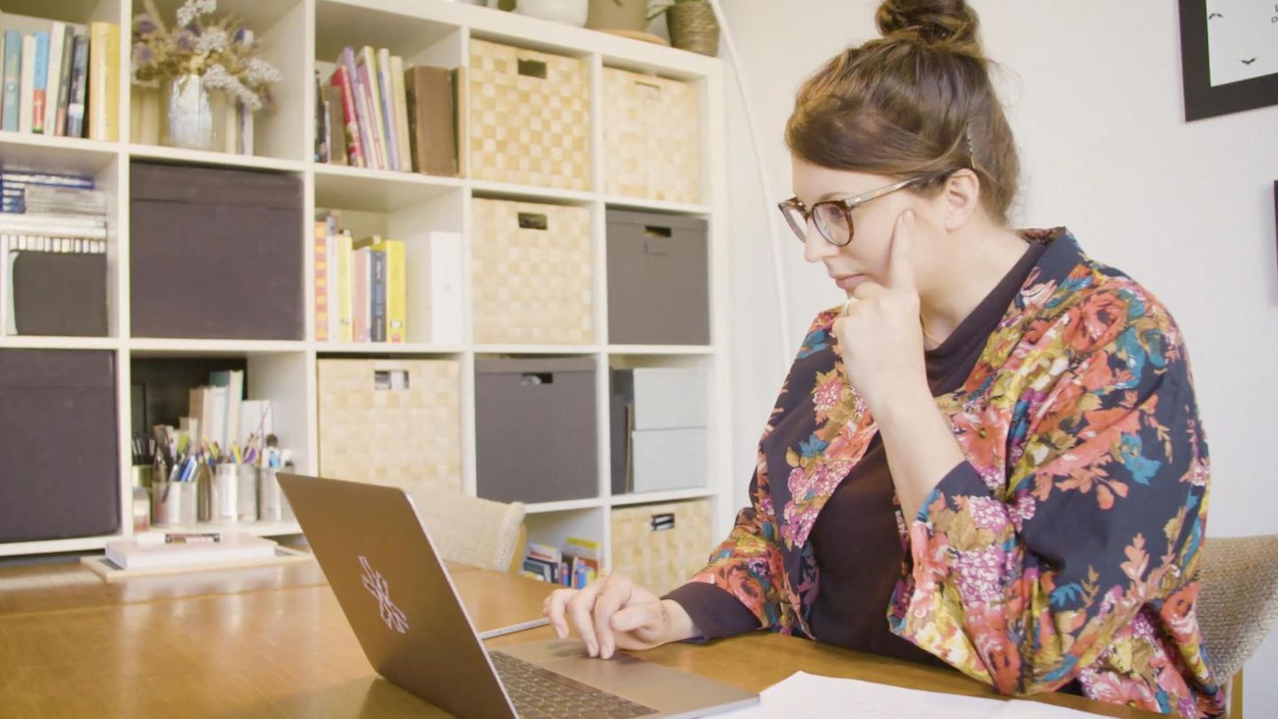 Schmerzen während der Periode Was hilft wirklich bei Beschwerden? BRIGITTE.de