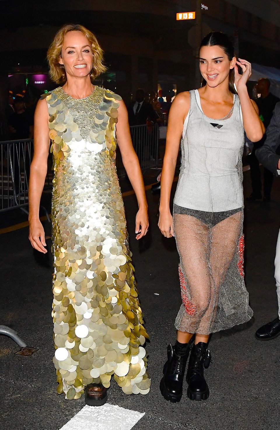 Die Supermodels Amber Valletta und Kendall Jenner haben bereits vor der Vogue World Fashion Show beste Laune. 