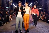 Nanu, wer ist denn da auf dem Laufsteg zu sehen? Brooklyn Beckham überrascht mit seiner Frau Nicola Peltz bei der Vogue World Fashion Show. 