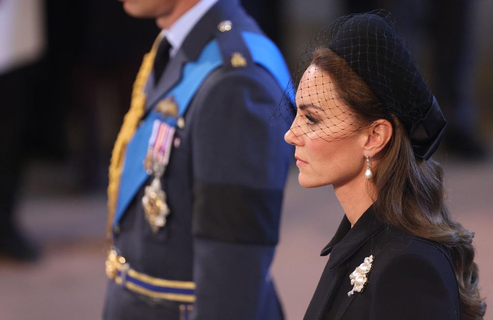 Kate ehrt Queen Elizabeth mit einer besonderen Brosche
