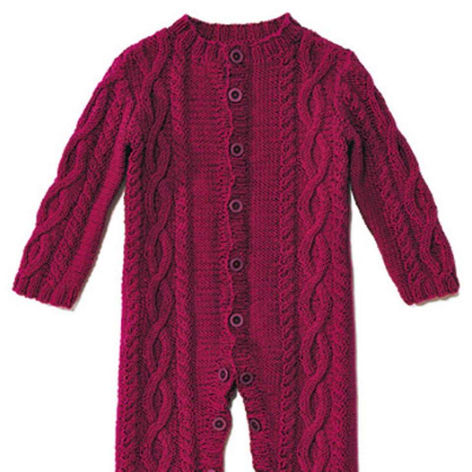 Baby-Overall stricken: ein roter Baby-Overall