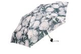 Ein echter Lebensretter bei Herbstwetter ist der Mini-Regenschirm. Er passt in jede Handtasche, ist schnell ausgeklappt und schützt vorm nächsten Regenguss. Besonders gut gefällt uns das Rosenmuster, das uns noch in den schönen Sommererinnerungen schwelgen lässt. Mini-Schirm von H&M, ca. 8 Euro.