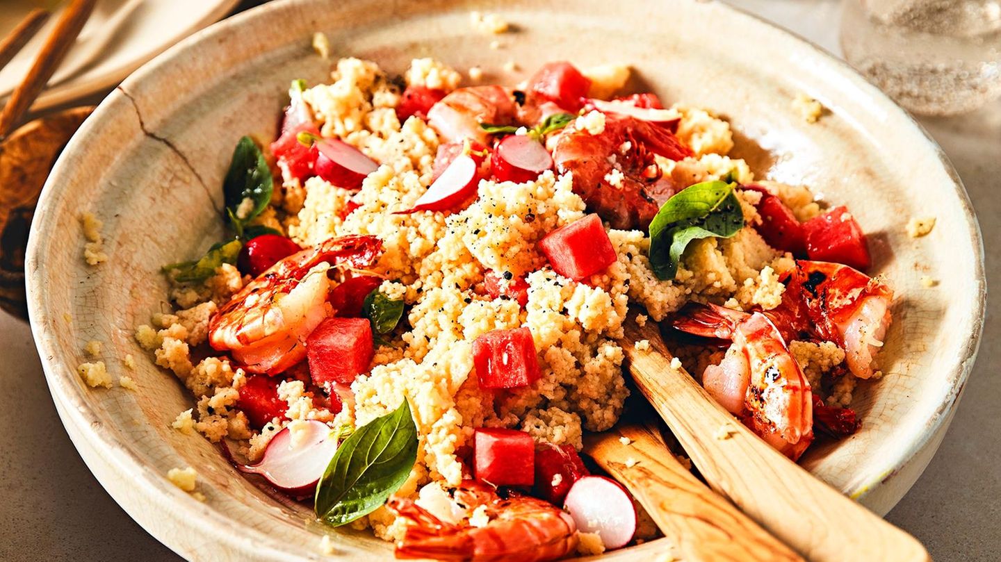 Couscous-Melonen-Salat mit Garnelen | BRIGITTE.de