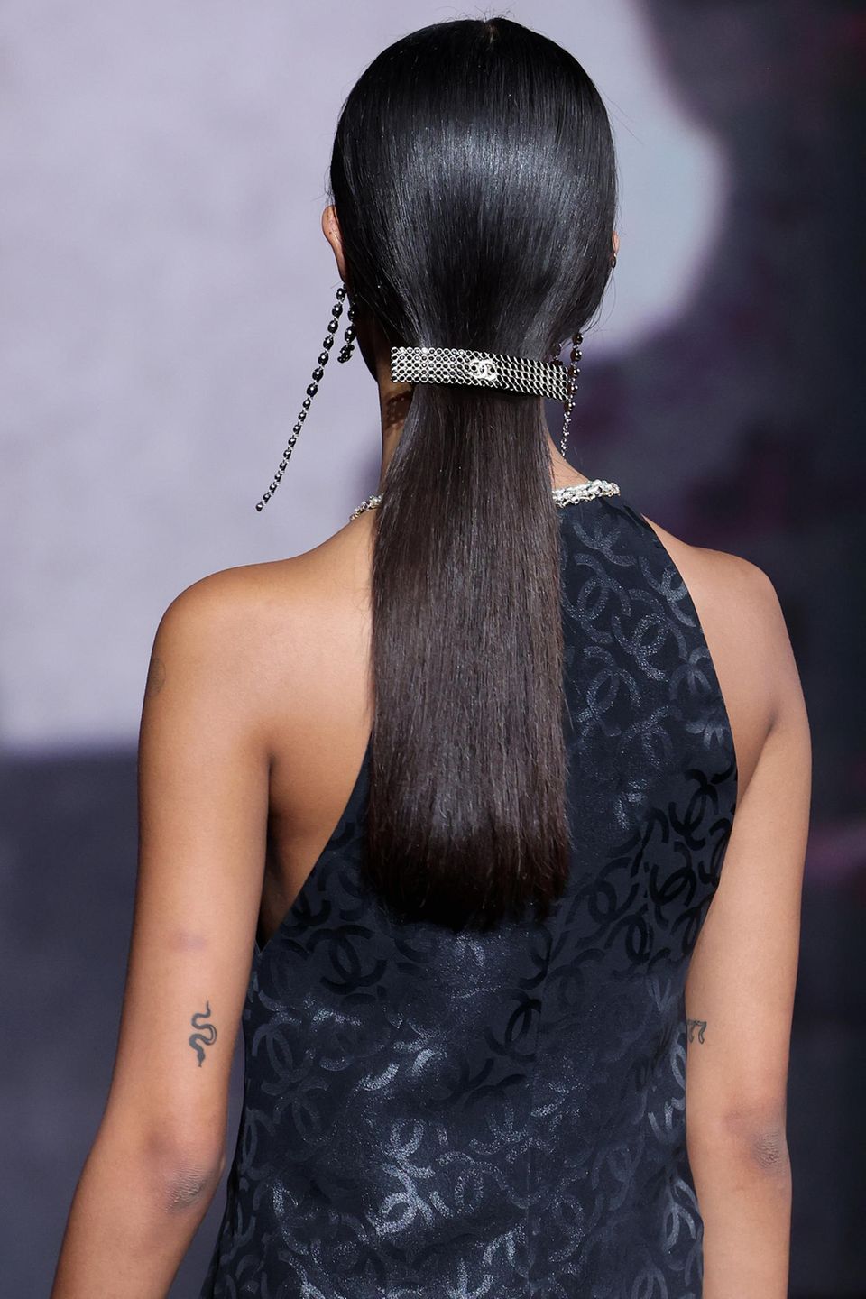 Haarspangen liegen dank Chanel wieder total im Trend