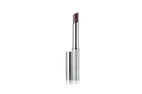Der "Black Honey Almost Lippenstift" ist der Inbegriff eines Klassikers! Schon vor zwanzig Jahren habe ich den Lippenstift auf dem Schminktisch meiner Großmutter angeschmachtet – jetzt ist er durch TikTok gehypter denn je. Zu Recht: Das dunkle, aufbaubare Beerenrot harmoniert selbst mit meinen eher blassen Lippen und wirkt so gar nicht großmütterlich, sondern sehr modern. In meiner doch recht großen Sammlung an Beauty-Produkten gibt es keinen vergleichbaren Lippenstift, der so natürlichen mit den Lippen verschmilzt und sie so richtig voll und glossy erscheinen lässt. Von Clinique, ca. 24 Euro  Julika, Mode- und Beautyredakteurin
