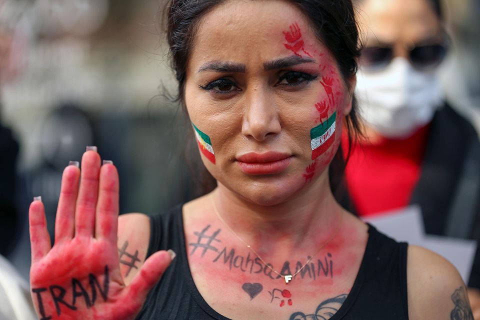 "Frauen.Leben.Freiheit": So kannst du mit 5 Minuten am Tag die Proteste im Iran unterstützen