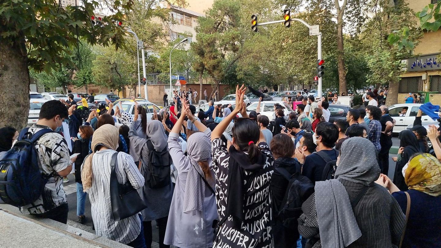 Proteste im Iran: Demonstrant:innen in Teheran