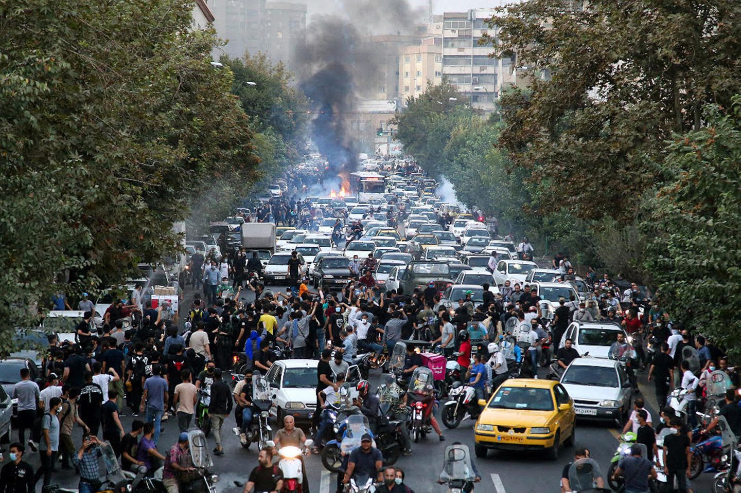 Proteste im Iran: Protestzug auf den Straßen Teherans