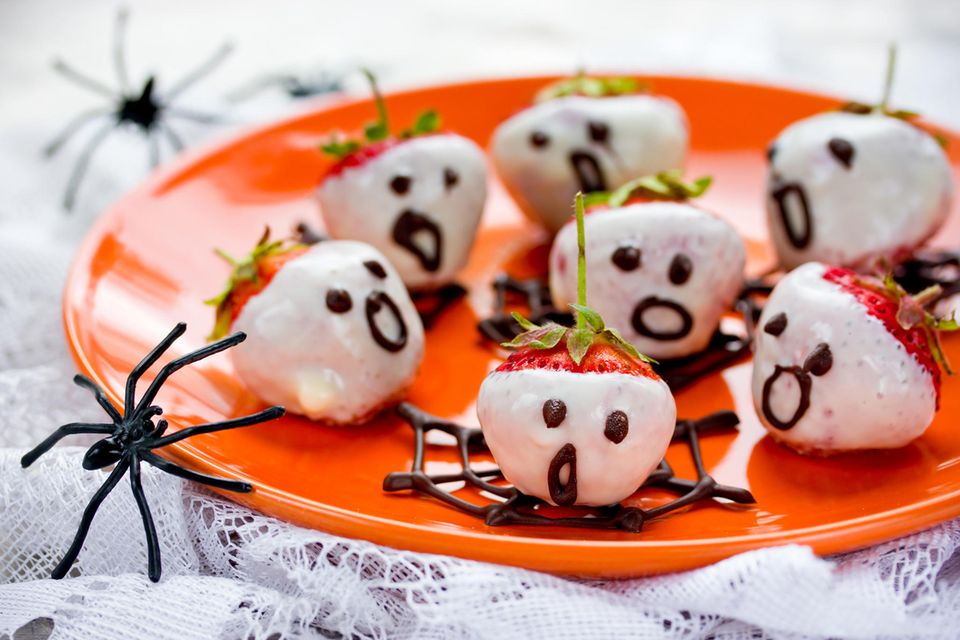 Halloween-Snacks: Zuckersüße Erdbeergeister