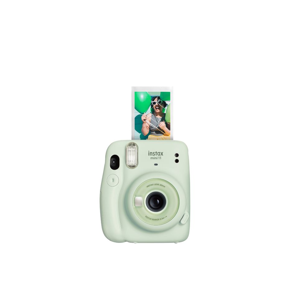 Klick klick Der Klassiker für unvergessliche Momente: Eine Sofortbild-Kamera. Jetzt auch in wunderschönem Grün. FUJIFILM INSTAX mini 11, 89,99 Euro.