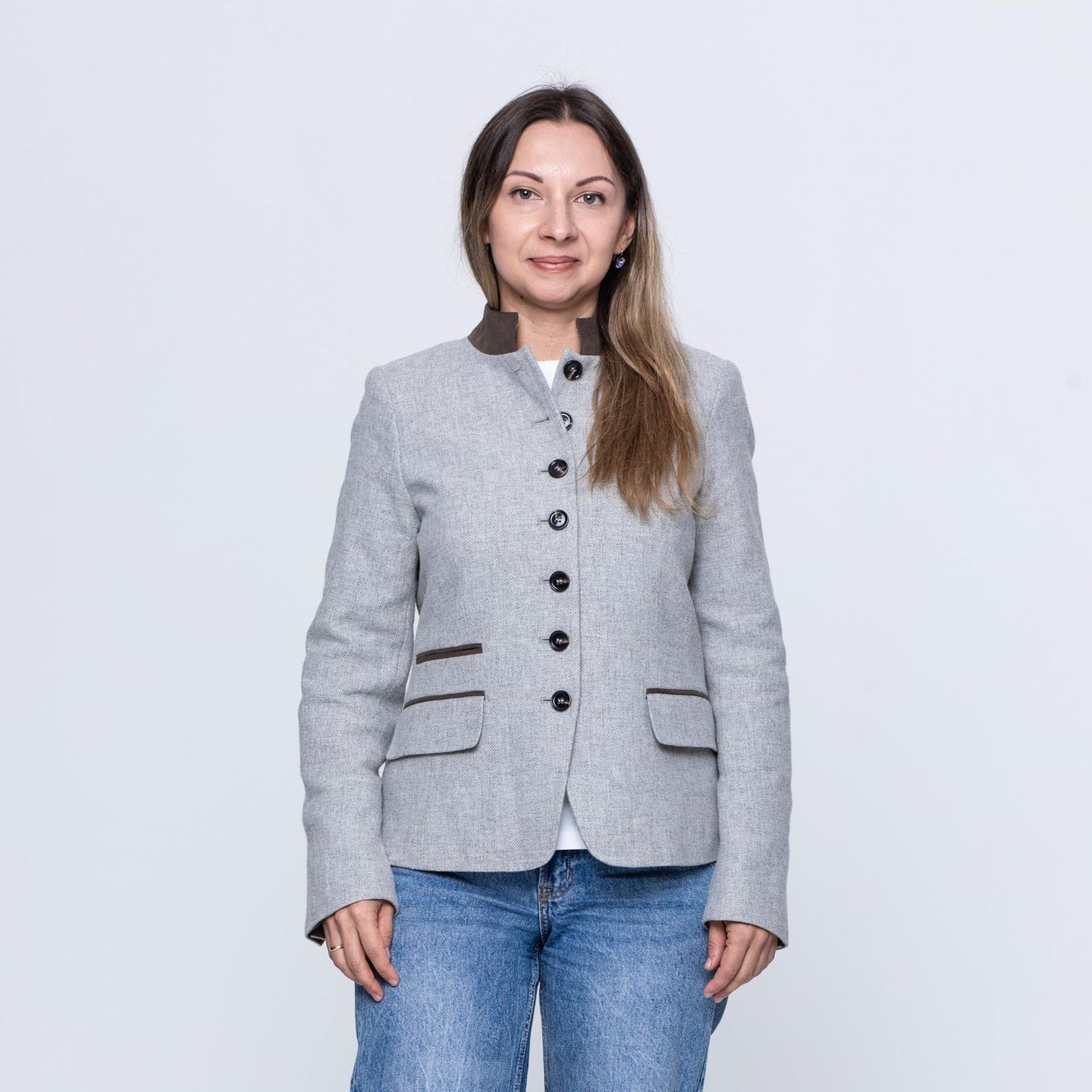 Alesya, 39 Die Social-Media-Managerin ist mit ihrer Tochter, 7, und ihrem Mann, der nicht an die Front musste, aus Irpin geflohen. Sie gingen zu Fuß, da in ihrem Ort alle, die im Auto flüchteten, erschossen wurden.