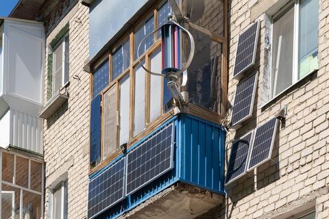 Mini-Kraftwerk: So kannst du über deinen Balkon Strom erzeugen und Geld sparen