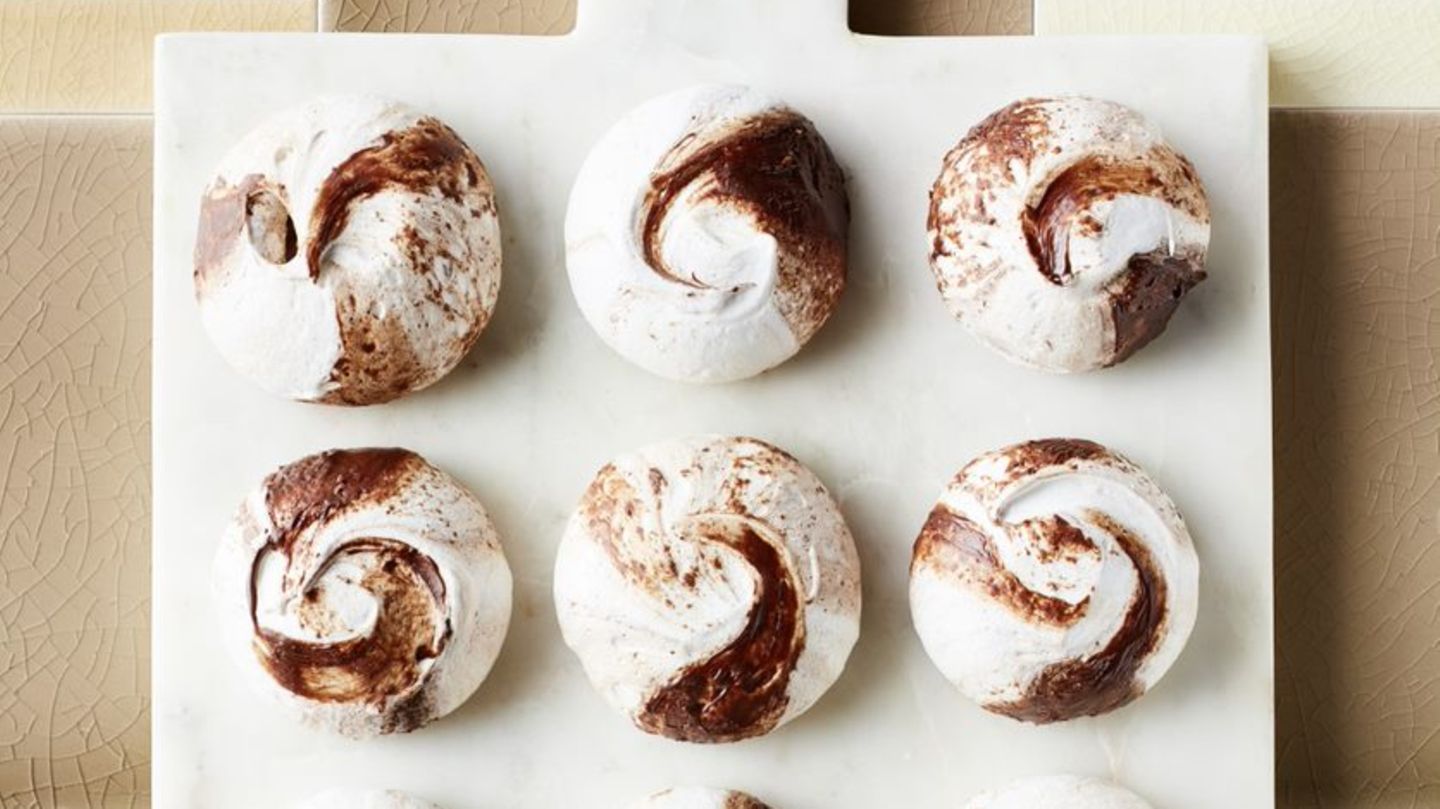 Haselnuss-Baiser-Swirl | BRIGITTE.de