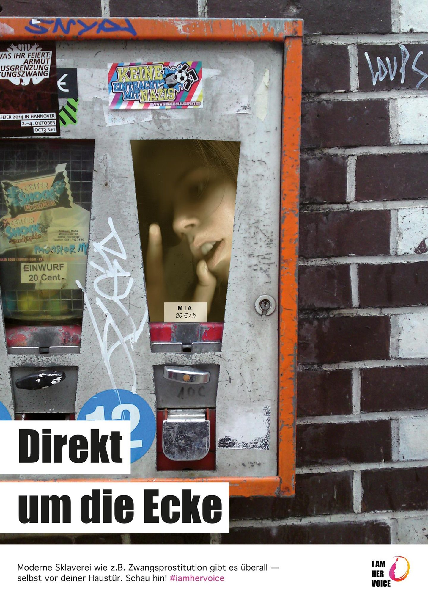 I am her voice: Fotomontage Frau im Kaugummiautomat